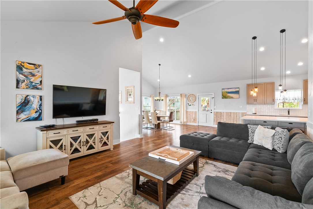 158 Beach St Property Photo 5