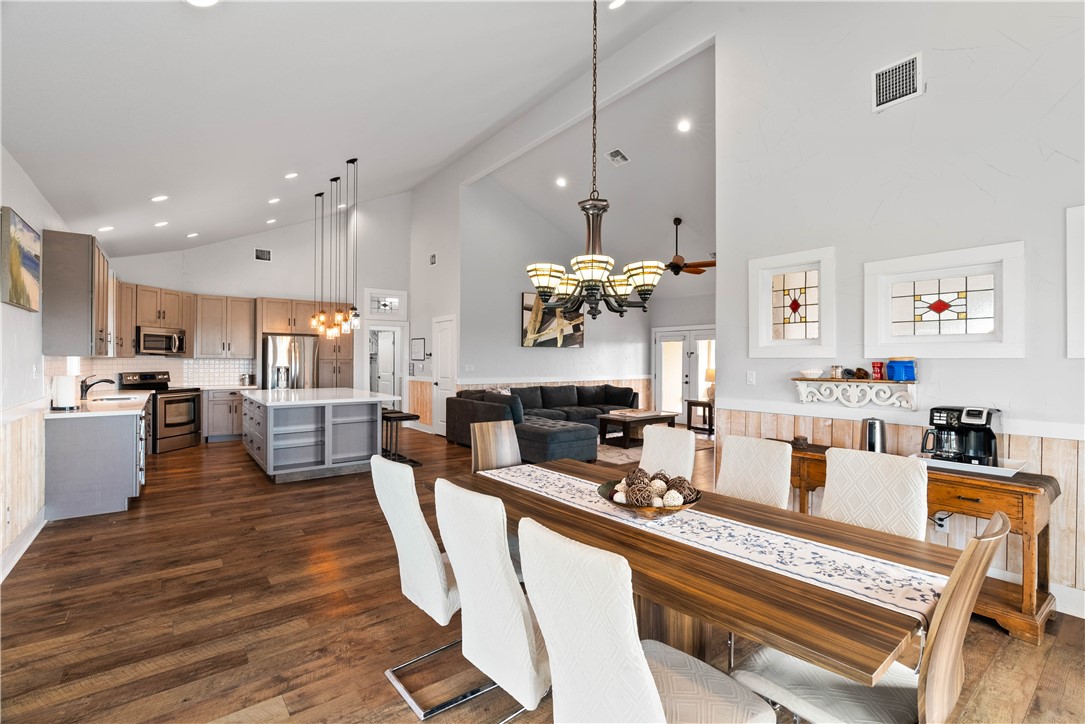 158 Beach St Property Photo 6