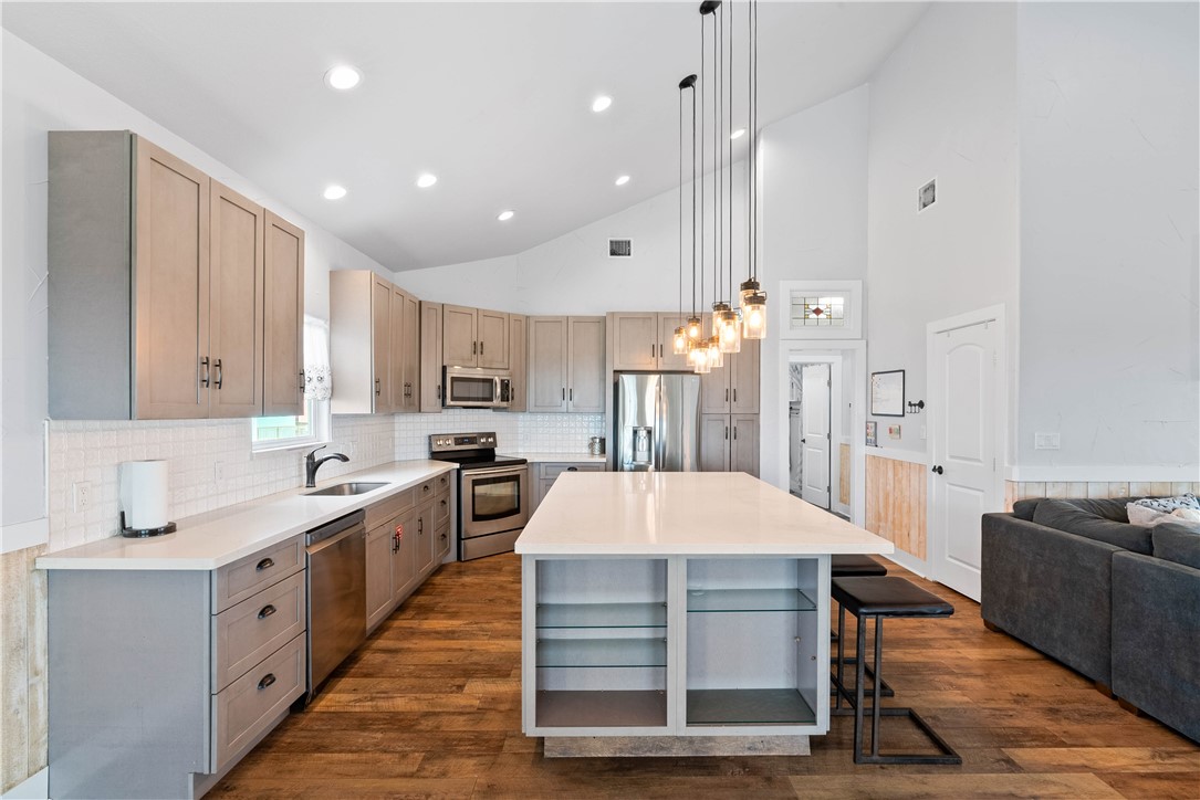 158 Beach St Property Photo 8