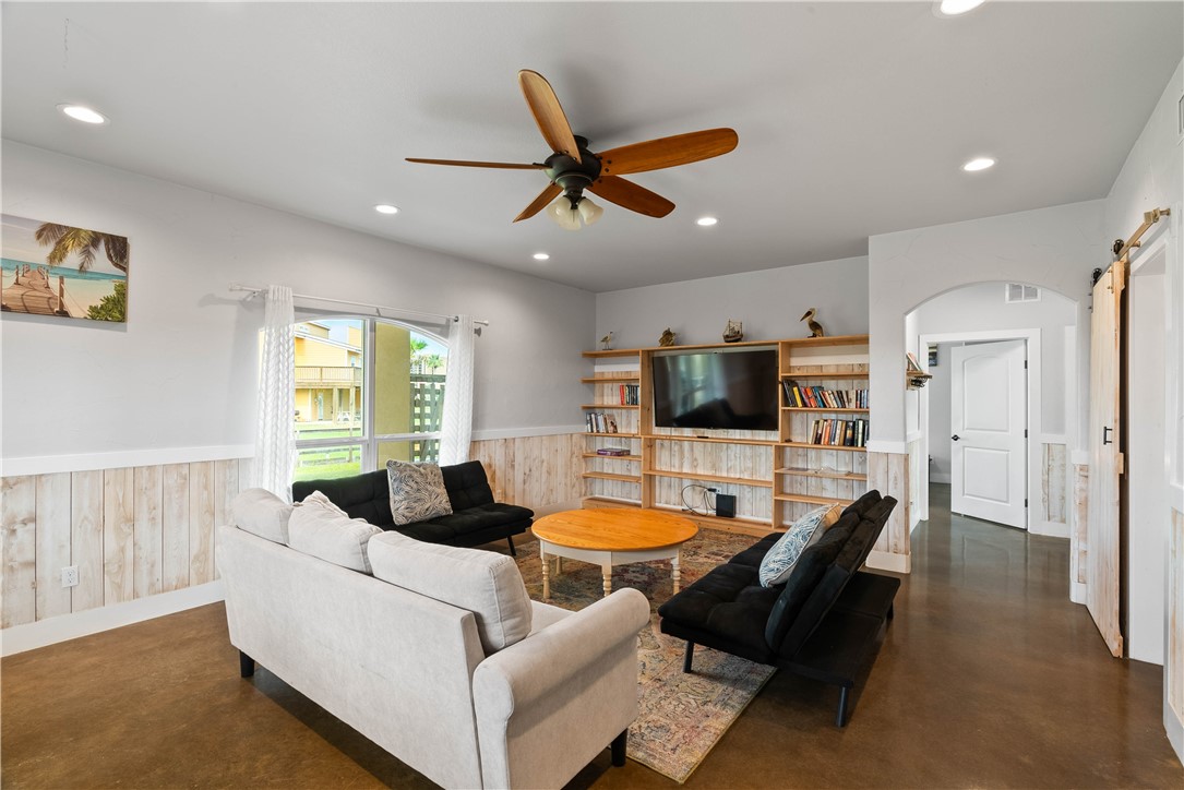 158 Beach St Property Photo 14