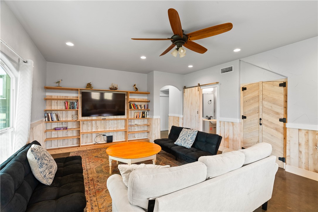 158 Beach St Property Photo 15