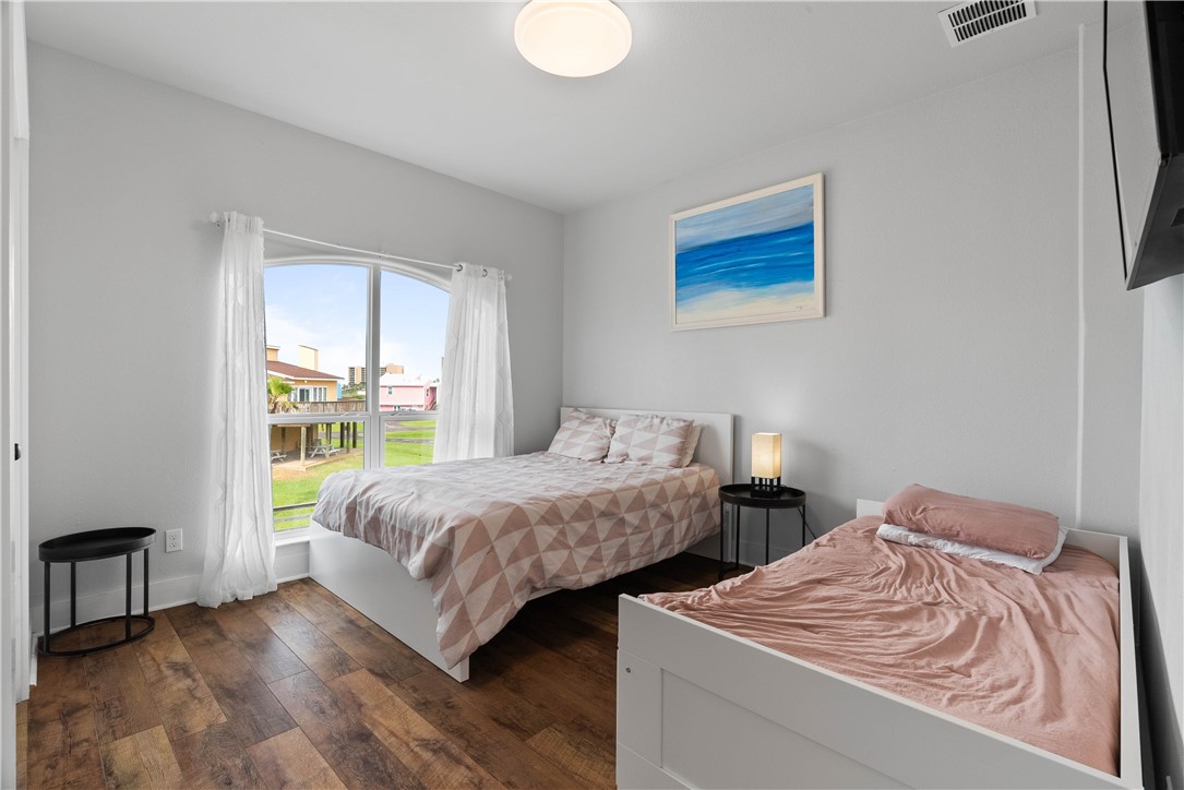 158 Beach St Property Photo 21