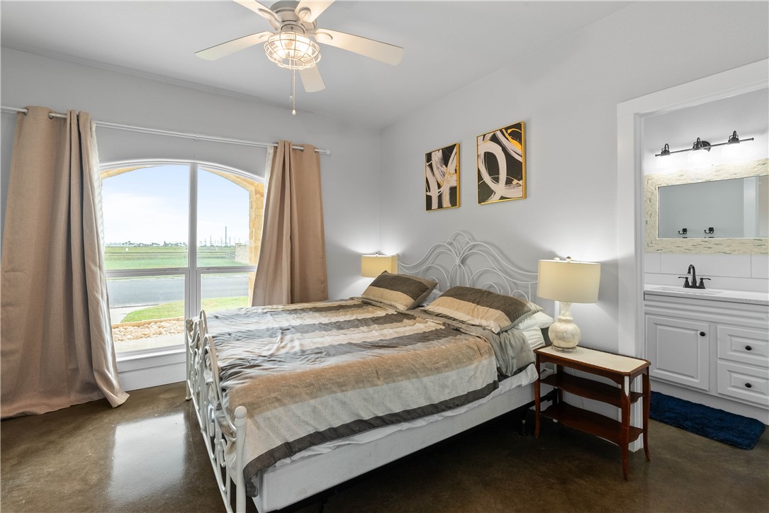 158 Beach St Property Photo 32