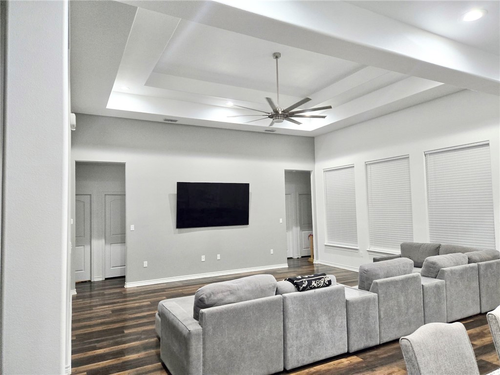 5074 Amber St Property Photo 2