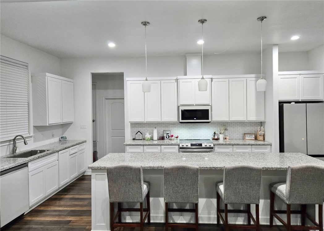 5074 Amber St Property Photo 3