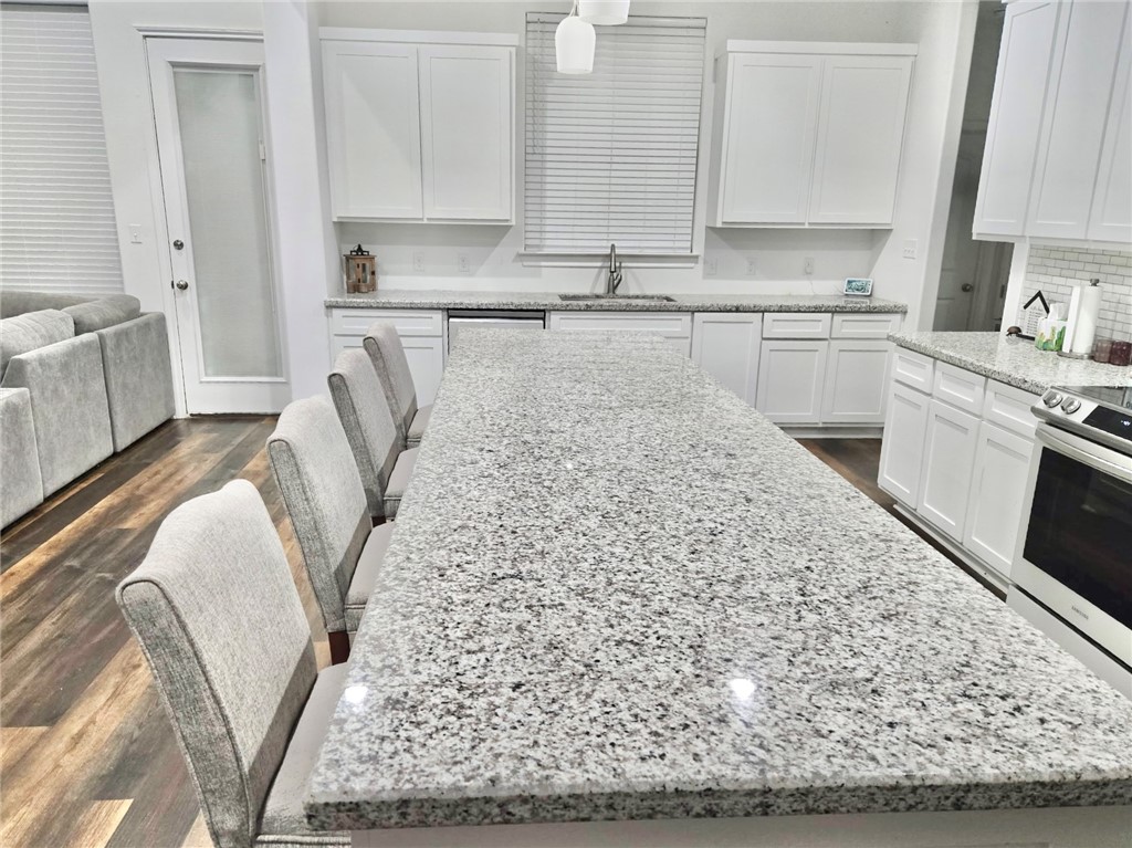 5074 Amber St Property Photo 4