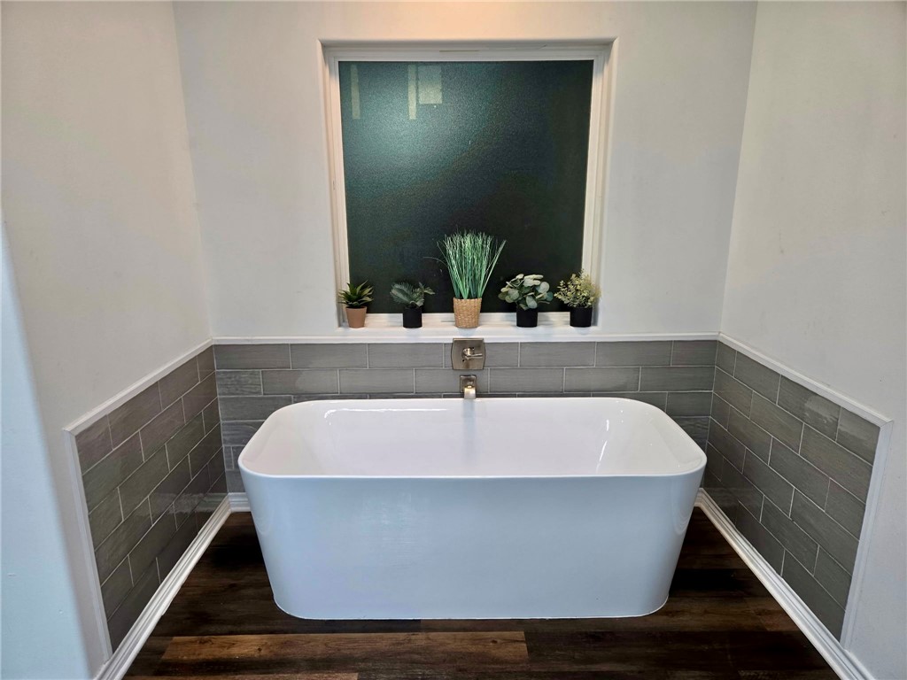 5074 Amber St Property Photo 5