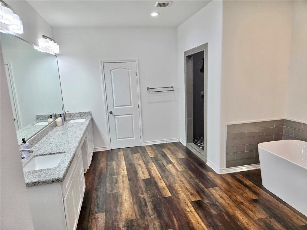 5074 Amber St Property Photo 6