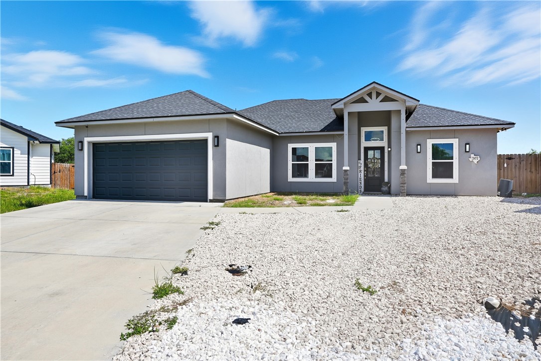 707 Starboard Ct Property Photo 2