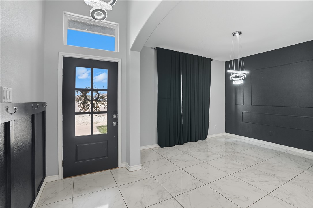 707 Starboard Ct Property Photo 4