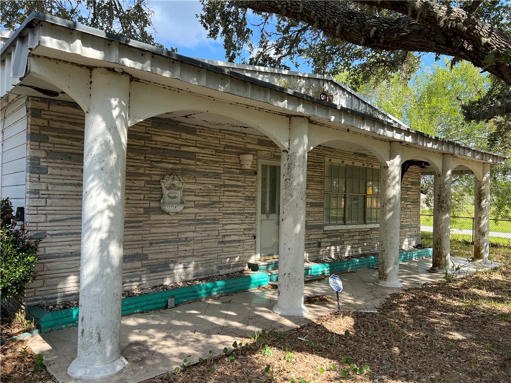 1146 N Mccampbell St Property Photo 2