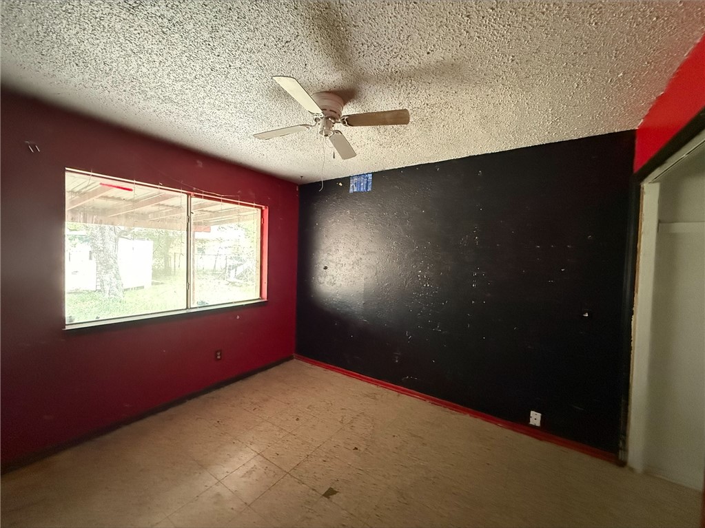 805 Continental Dr Property Photo 6