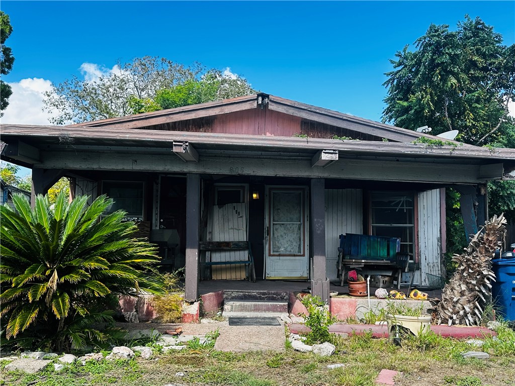 805 Omaha Dr Property Photo 1