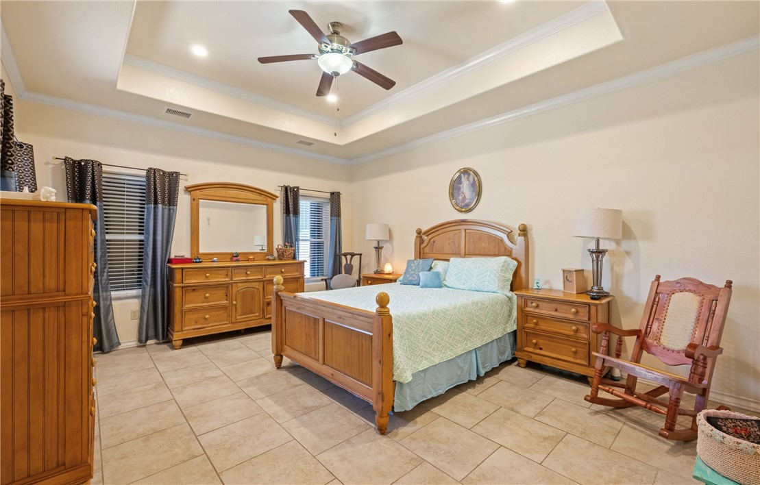 15706 Finistere St Property Photo 2