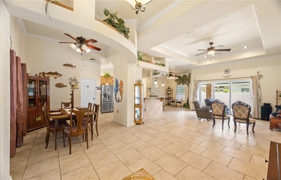 15706 Finistere St Property Photo 4