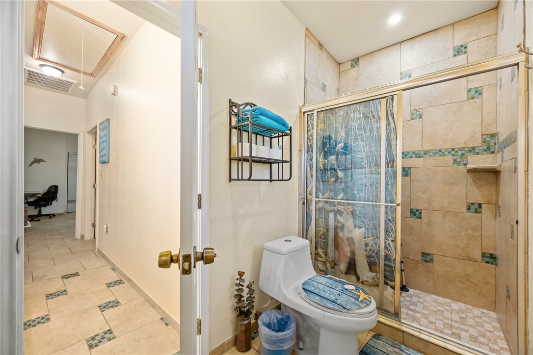 15706 Finistere St Property Photo 9