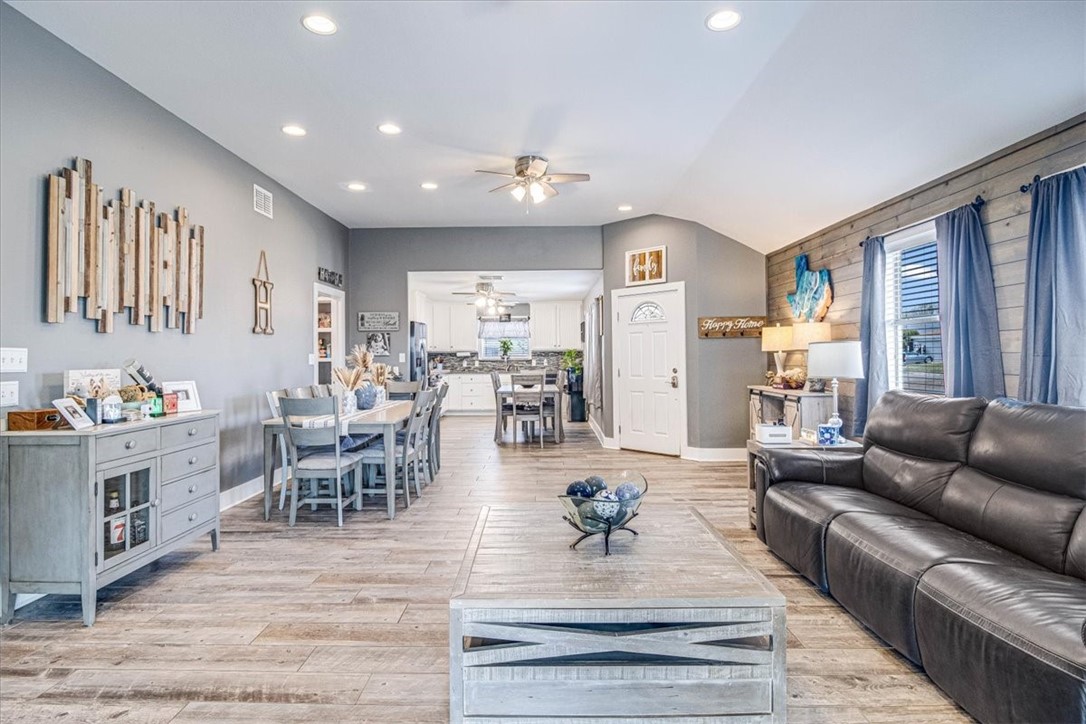 465369 Property Photo 6