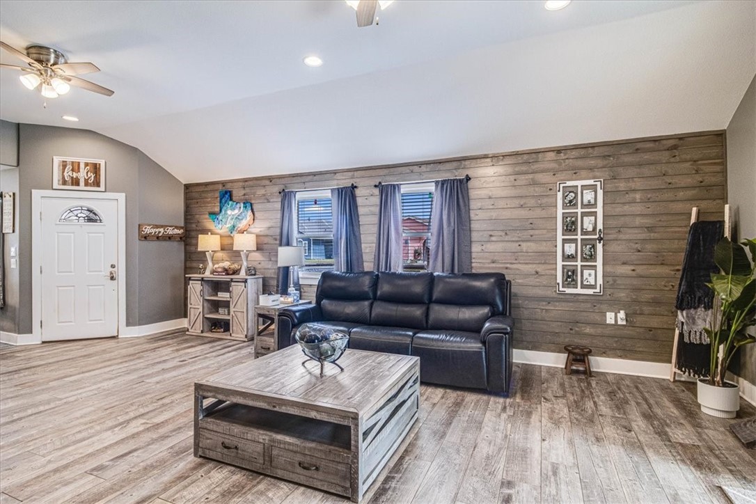 465369 Property Photo 8