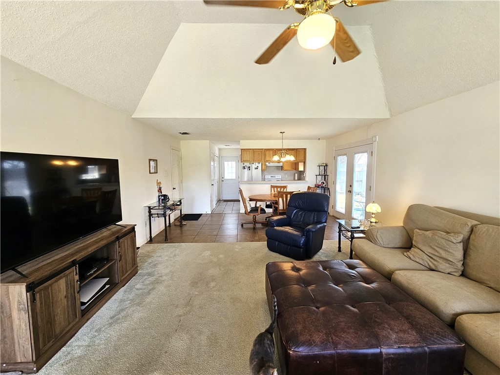 2315 Capri Dr Property Photo 3