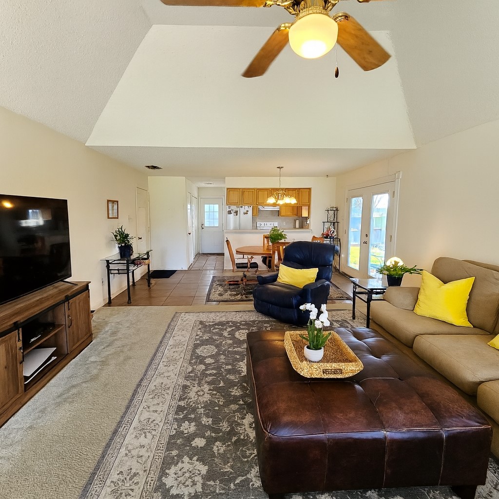 2315 Capri Dr Property Photo 4