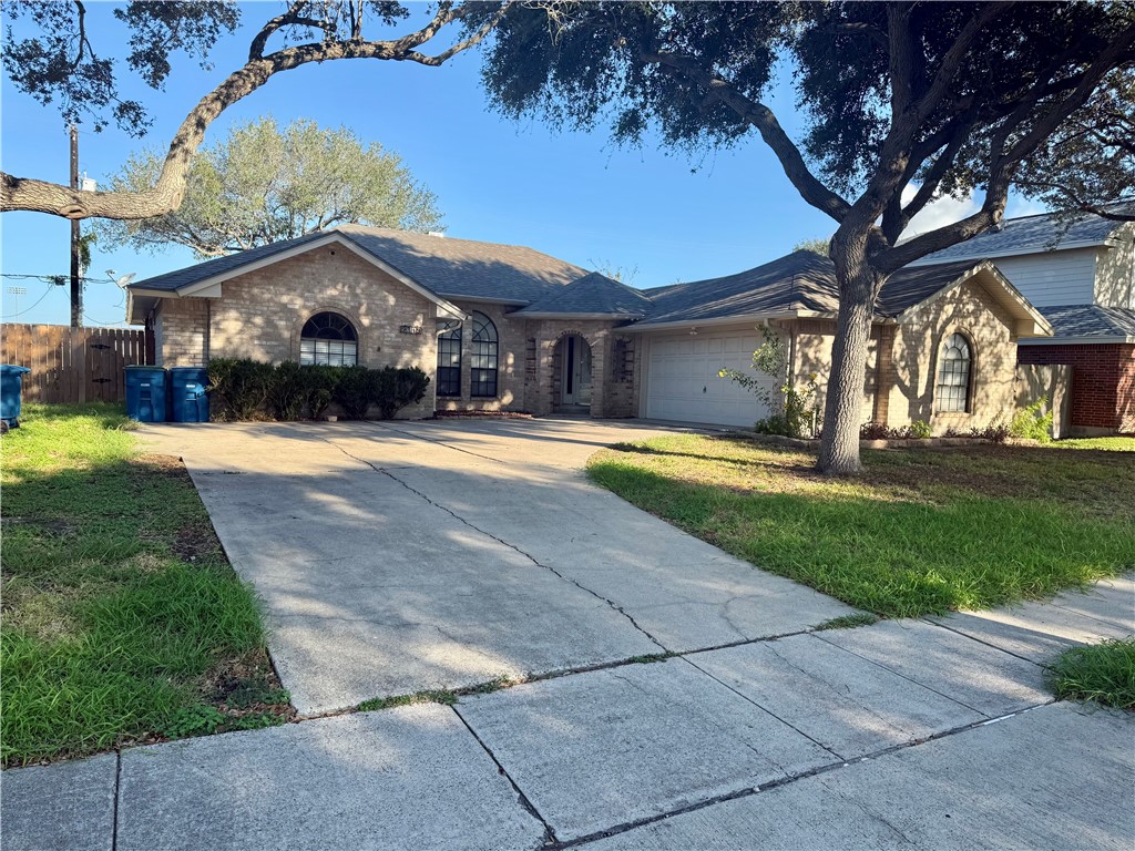 2319 Willow Dr Property Photo 1