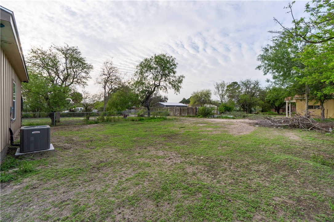 404 Dewey Ave Property Photo 4