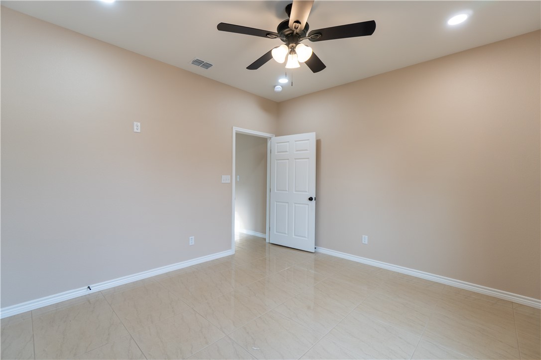 404 Dewey Ave Property Photo 11