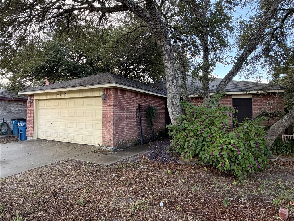 2177 Glenwood Dr Property Photo 3