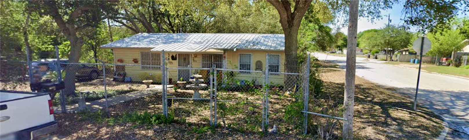 511 N Dr E E Dunlap St Property Photo 1