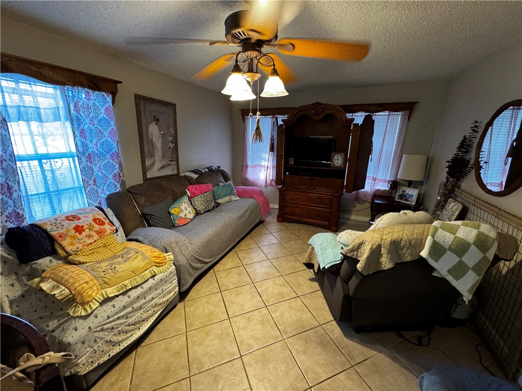 511 N Dr E E Dunlap St Property Photo 6