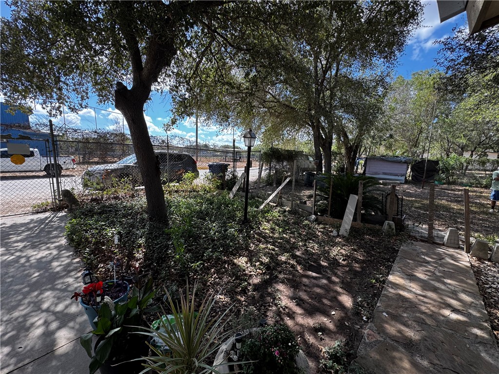 511 N Dr E E Dunlap St Property Photo 11