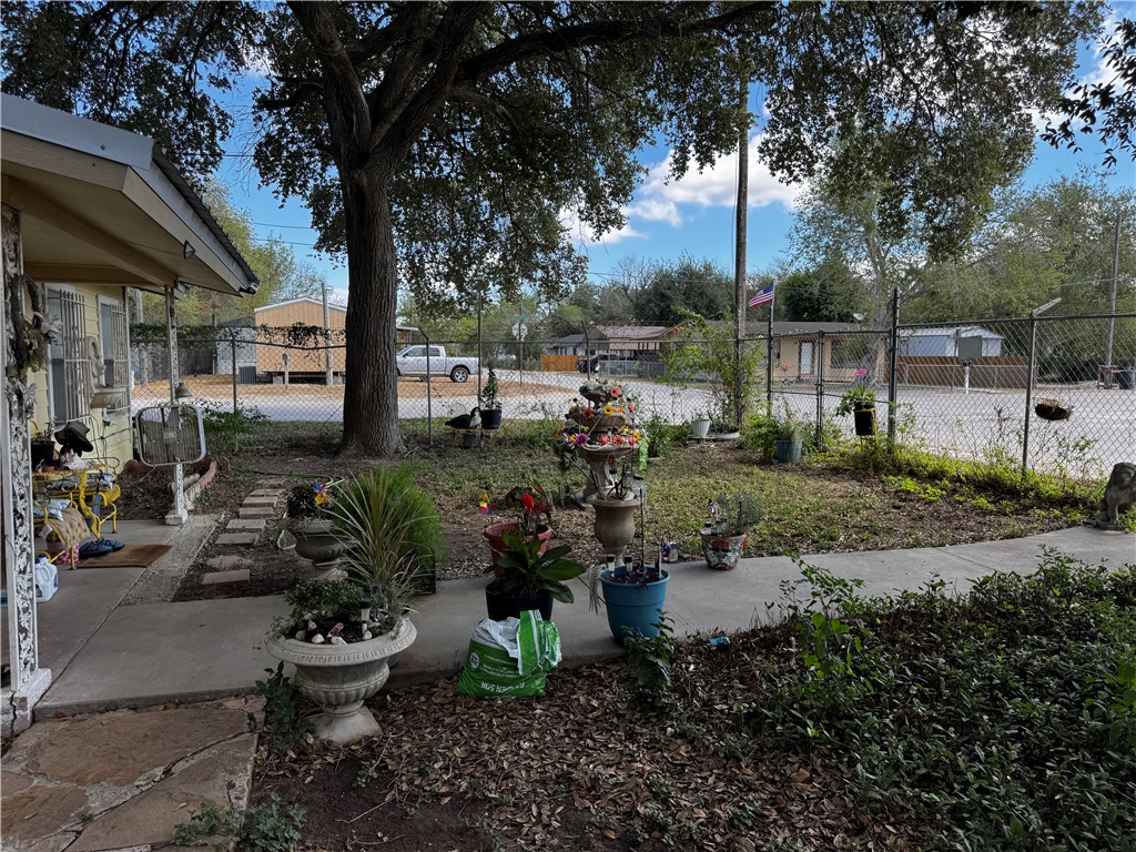 511 N Dr E E Dunlap St Property Photo 16