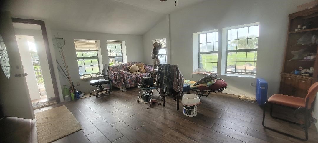 801 S Ann St Property Photo 4