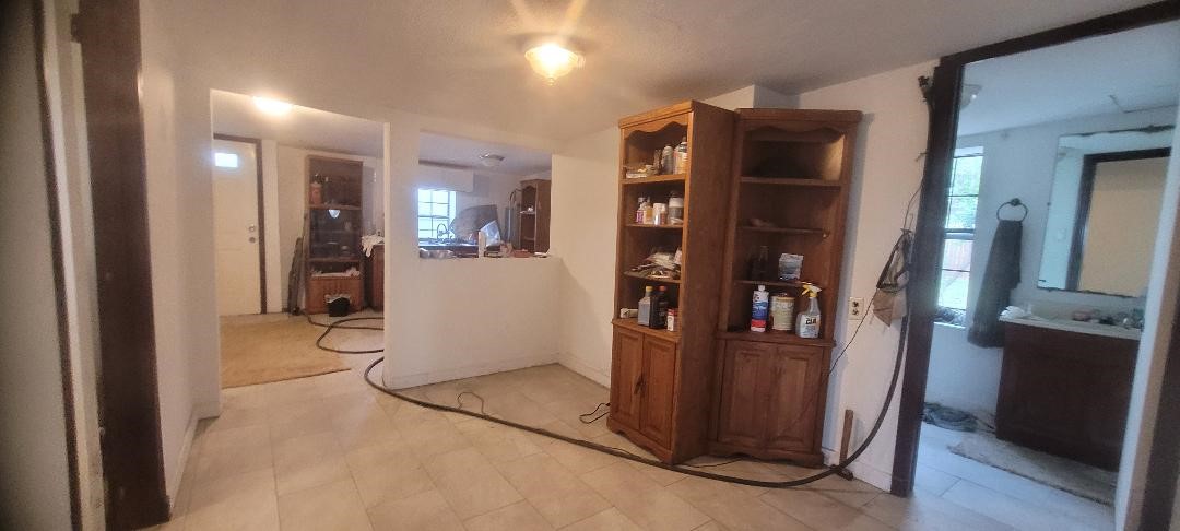 801 S Ann St Property Photo 6