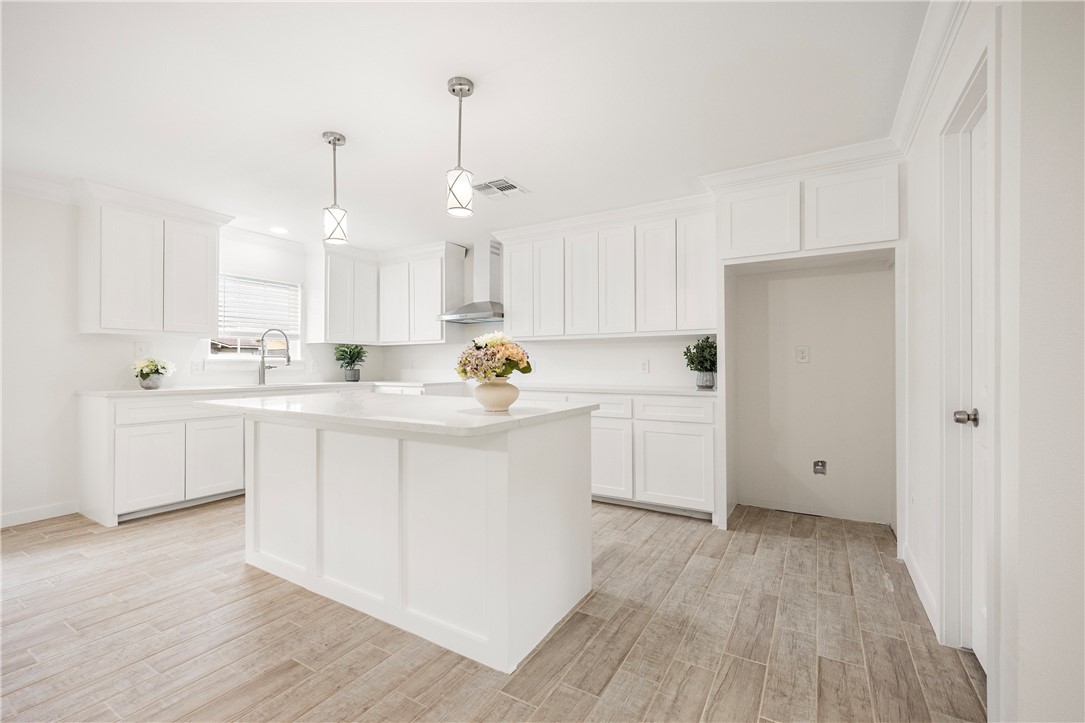 1914 Darcey Dr Property Photo 2