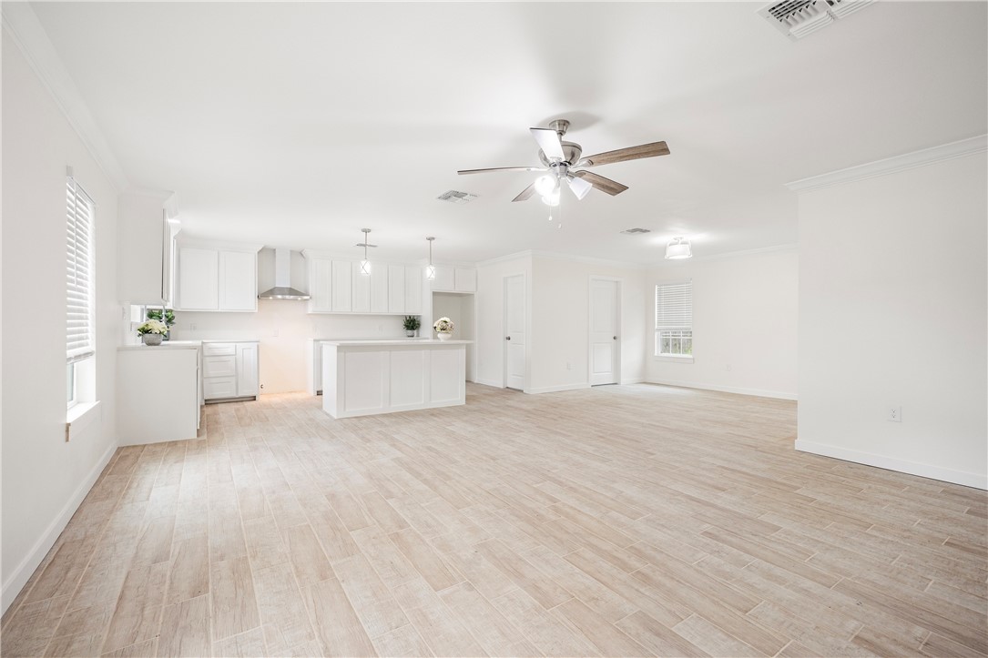 1914 Darcey Dr Property Photo 3