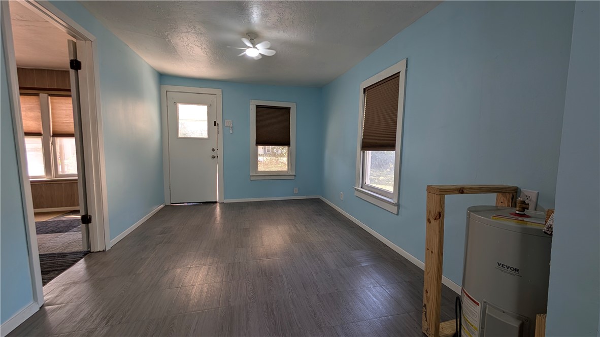 916 E Henrietta Ave Property Photo 8