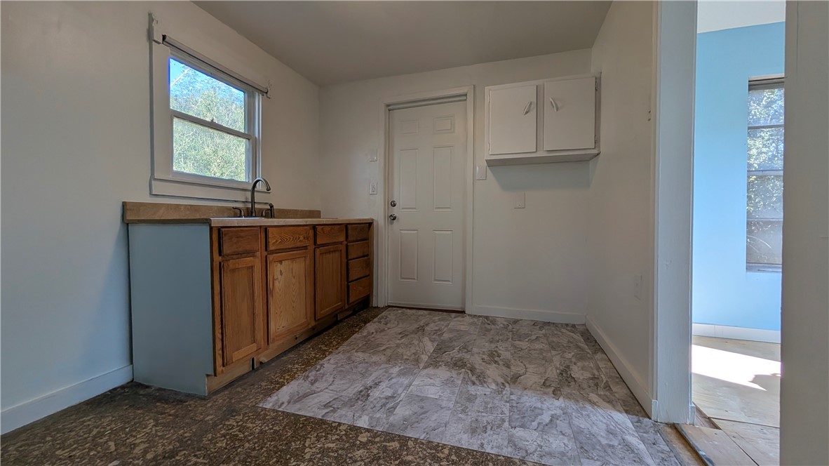 916 E Henrietta Ave Property Photo 9