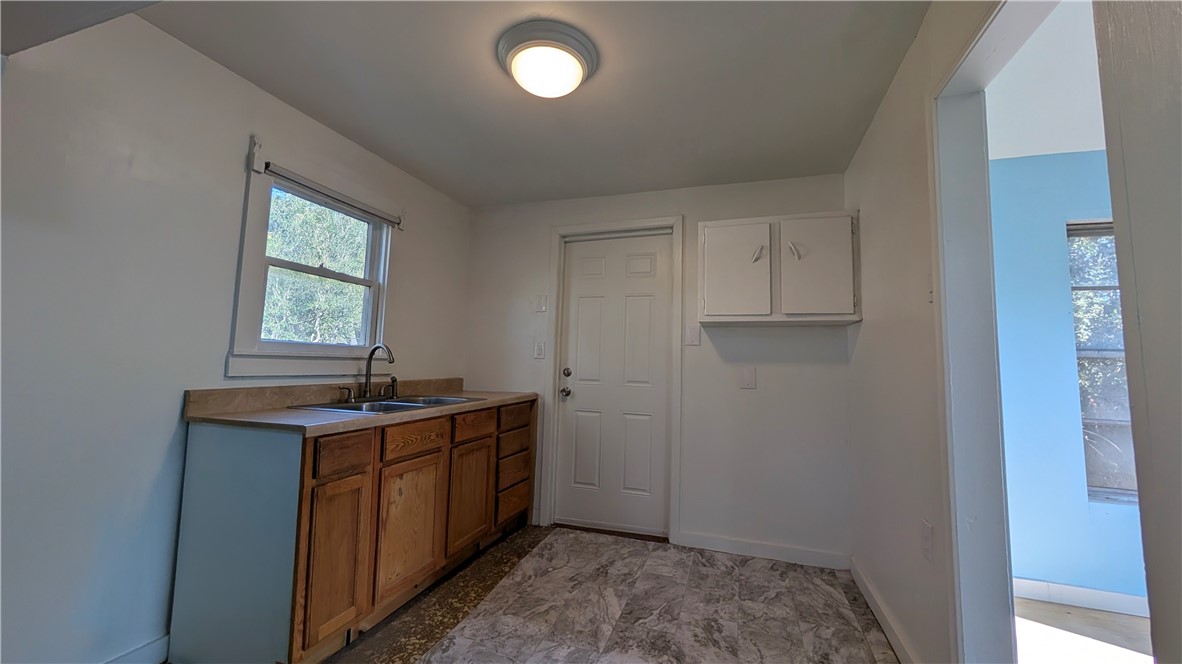 916 E Henrietta Ave Property Photo 10