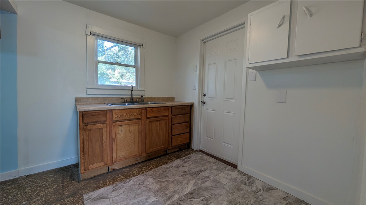 916 E Henrietta Ave Property Photo 11