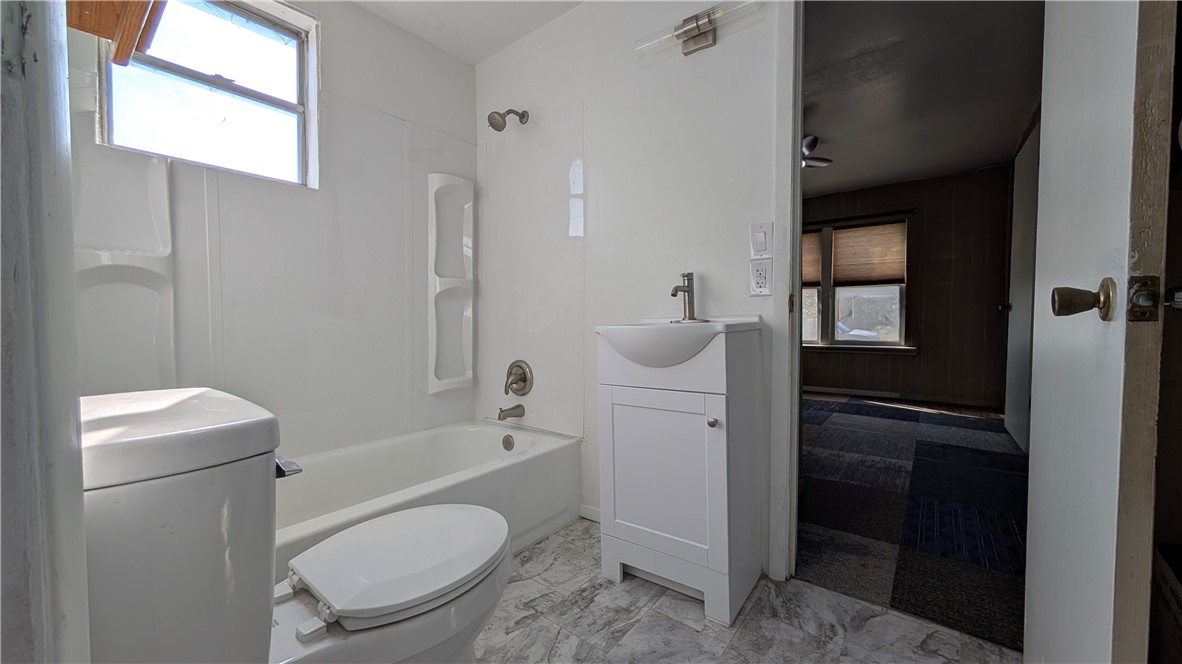 916 E Henrietta Ave Property Photo 19