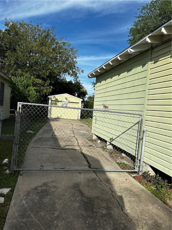 4206 Clinton Dr Property Photo 4