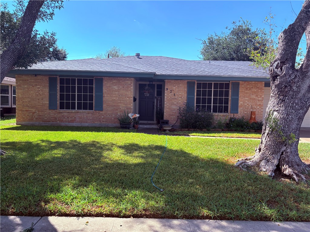 923 Lyndale St Property Photo 2