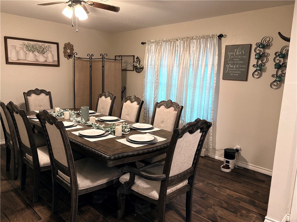 923 Lyndale St Property Photo 5