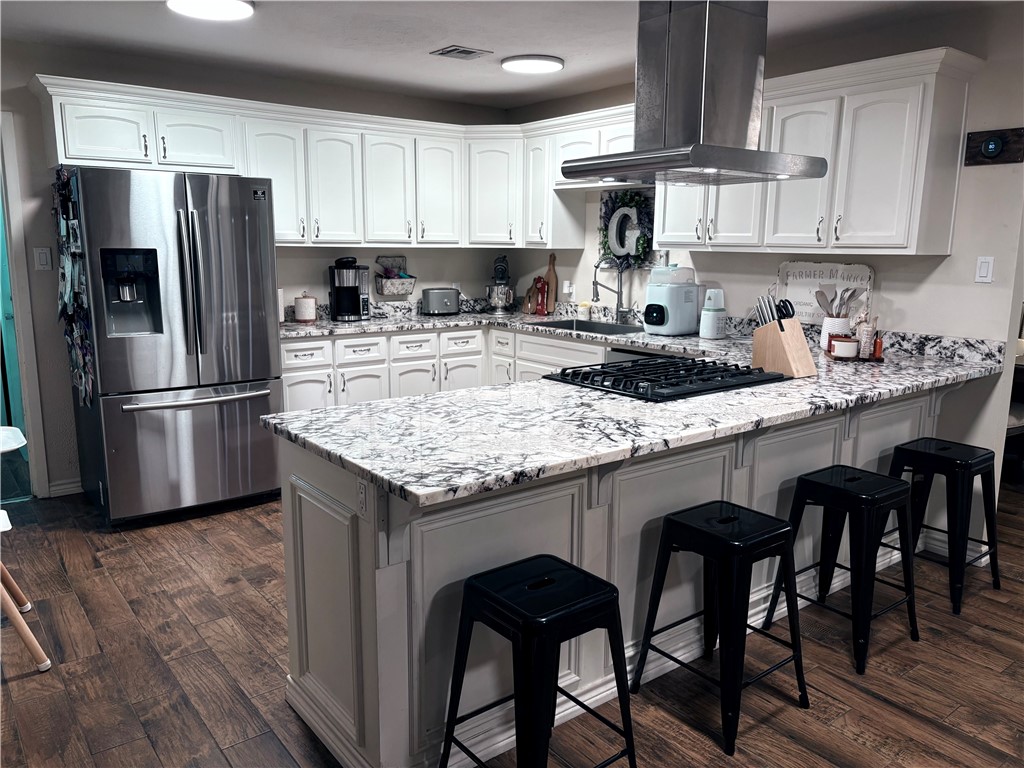 923 Lyndale St Property Photo 7