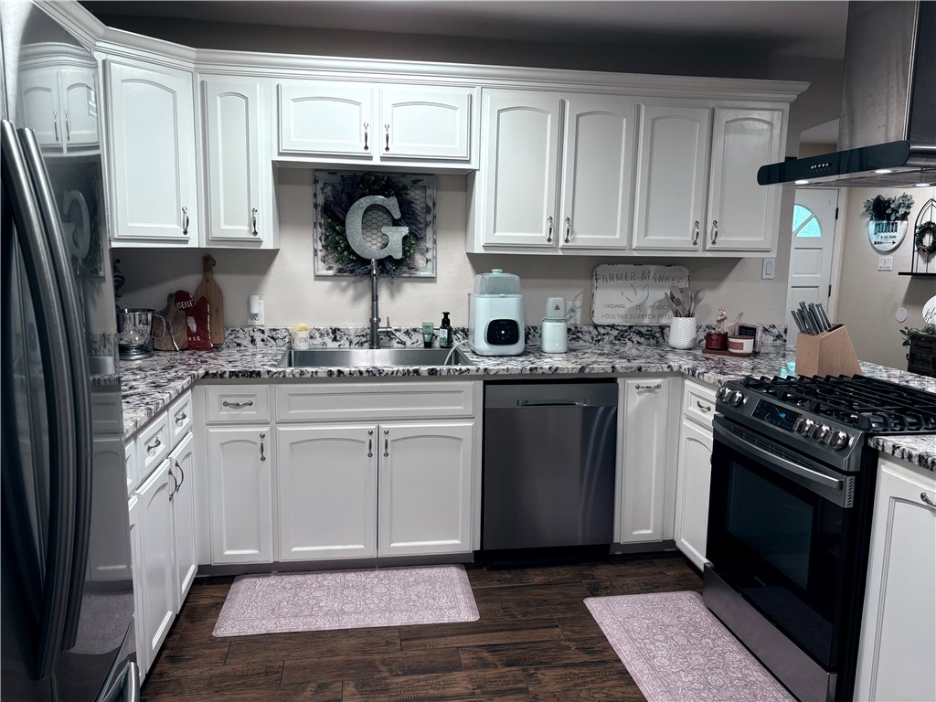 923 Lyndale St Property Photo 8