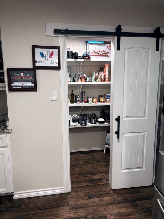 923 Lyndale St Property Photo 10