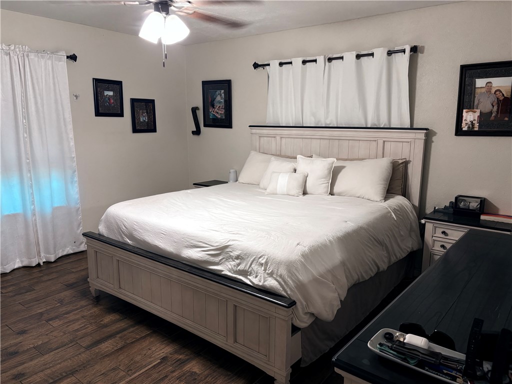 923 Lyndale St Property Photo 11