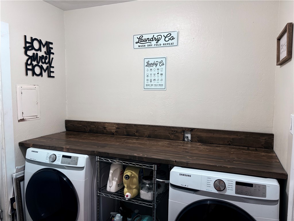 923 Lyndale St Property Photo 17