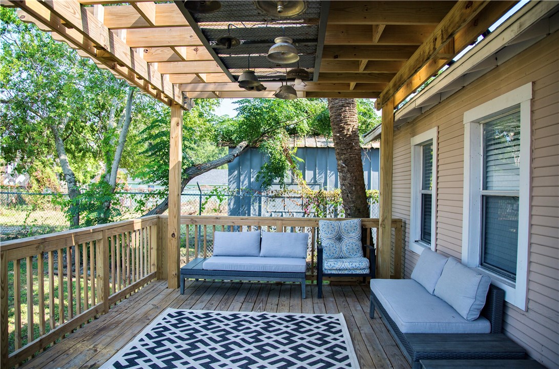 1318 N Mesquite St Property Photo 1